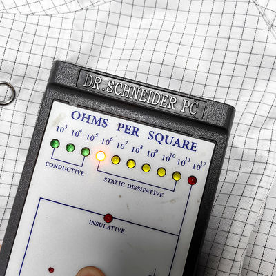98% de poliéster + 2% de fibra de carbono 5mm Grid ESD Antiestático Coat de Segurança Respirável rede de volta para sala limpa