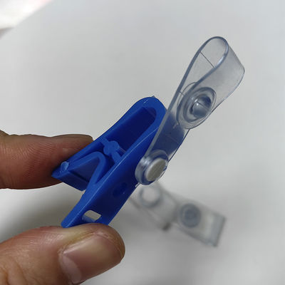 Exclusivo Clip de plástico azul-branco para pendurar Anti-derrapante Clip de plástico para portador de distintivo