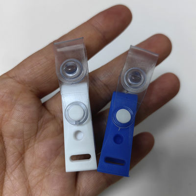 Exclusivo Clip de plástico azul-branco para pendurar Anti-derrapante Clip de plástico para portador de distintivo