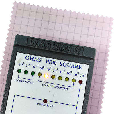 Roupas ESD Tecido rosado de grelha de 7 mm 98% Poliéster + 2% Carbono condutor Tecido antistático ESD