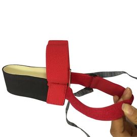 O anti salto estático prende com correias a fita vermelha brilhante com gancho e prendedor do laço